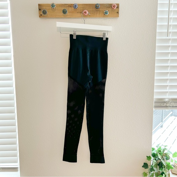 Carbon38 | Black Mesh Pull-On Yoga Leggings Size XS/S Stretch Wide Waist - Picture 2 of 8